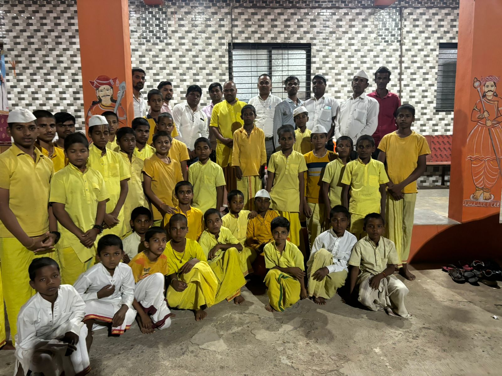 अँड .सोपान बंडू चव्हाण यांचा अभिष्टचिंतन सोहळा संपन्न; स्वानंद वारकरी शिक्षण संस्था व गुरुकुल बलायदुरी येथे केले अन्नदान