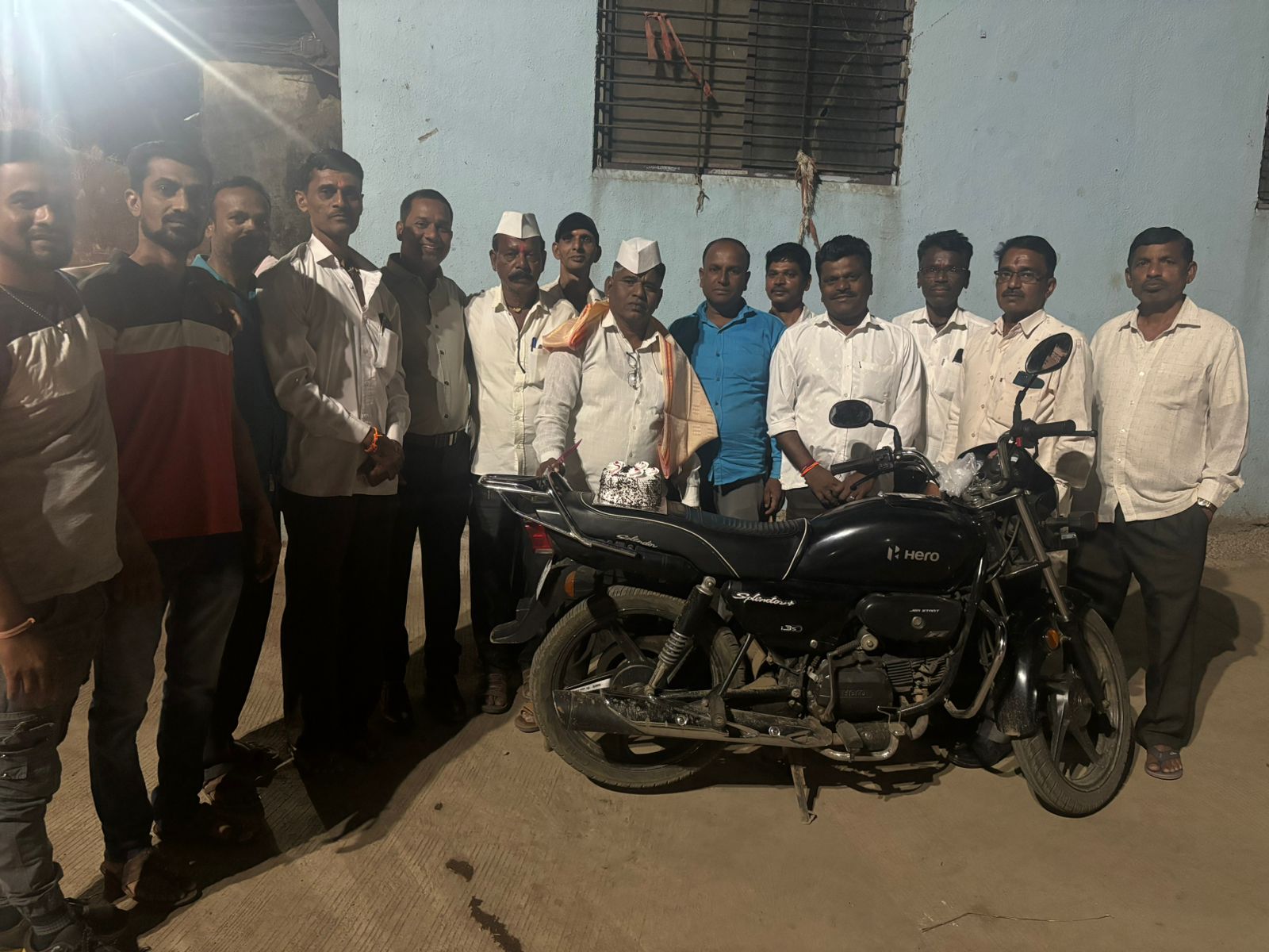 संपादक सुनिल डी पगारे यांचा जल्लोषात वाढदिवस साजरा