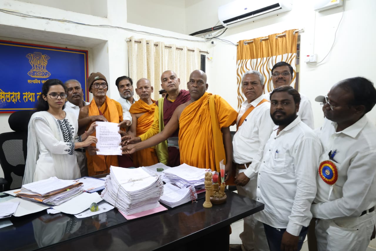 कोरपना तहसीलदार कार्यालयावर बौद्ध महामोर्चा संपन्न