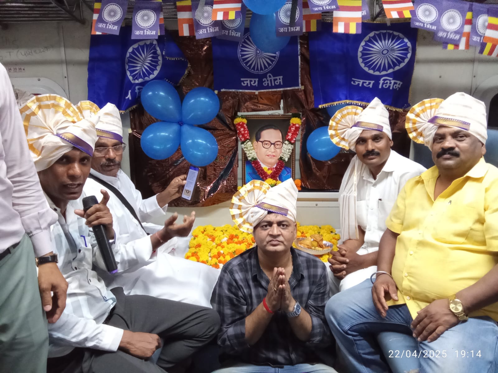 पंचवटी एक्सप्रेस मध्ये MST च्या वतीने भीम जयंती साजरी