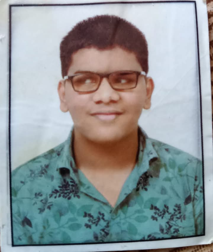 “दृष्टी नसूनही यशस्वी दृष्टिकोन: यशराज शिंदे यांची दहावीत ९२.२०% गुणांसह उज्वल कामगिरी”